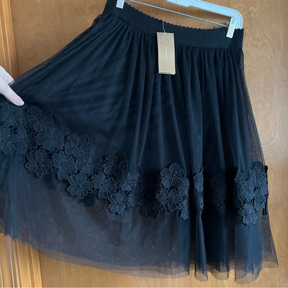 NWT Francesca’s Tulle Skirt with Flower Trim
